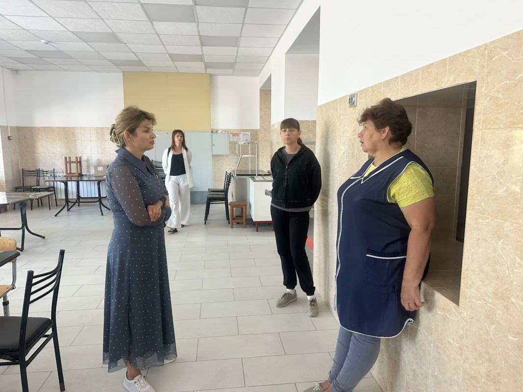 Сегодня совместно со специалистом Министерства образования и науки Херсонской области мы посетили МБОУ «Азовская школа» в селе Азовское Сегодня совместно со специалистом Министерства образования и науки Херсонской области мы посетили МБОУ «Азовская школа» в селе Азовское