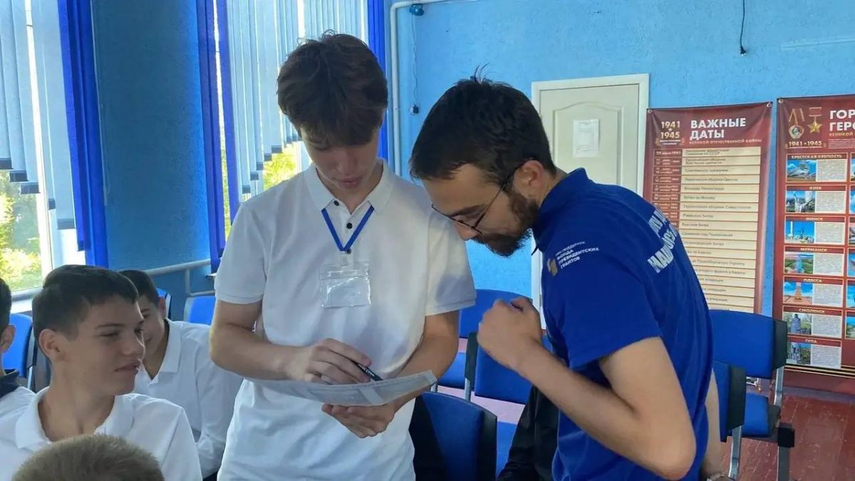 В годовщину начала блокады Ленинграда молодогвардейцы Херсонской области провели уроки памяти для учеников 9–11-х классов В годовщину начала блокады Ленинграда молодогвардейцы Херсонской области провели уроки памяти для учеников 9–11-х классов