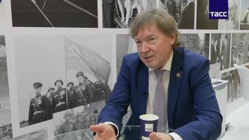 Беременные россиянки должны бесплатно ездить в общественном транспорте во всех регионах страны, заявил ТАСС председатель комиссии Общественной палаты по вопросам семьи Сергей Рыбальченко