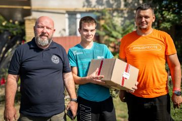 Студенты-спасатели Херсонского РО ВСКС и добровольцы #МЫВМЕСТЕ приняли участие в акции «Соберём ребёнка в школу»