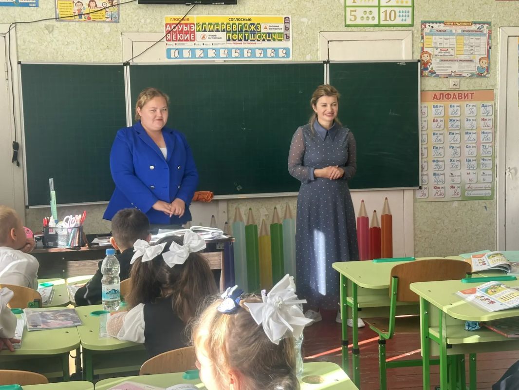 Сегодня совместно со специалистом Министерства образования и науки Херсонской области мы посетили МБОУ «Азовская школа» в селе Азовское Сегодня совместно со специалистом Министерства образования и науки Херсонской области мы посетили МБОУ «Азовская школа» в селе Азовское