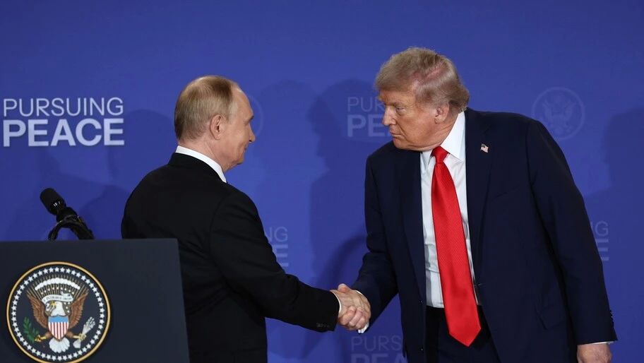 Путин и Трамп обсудили по телефону пути урегулирования конфликта на Украине