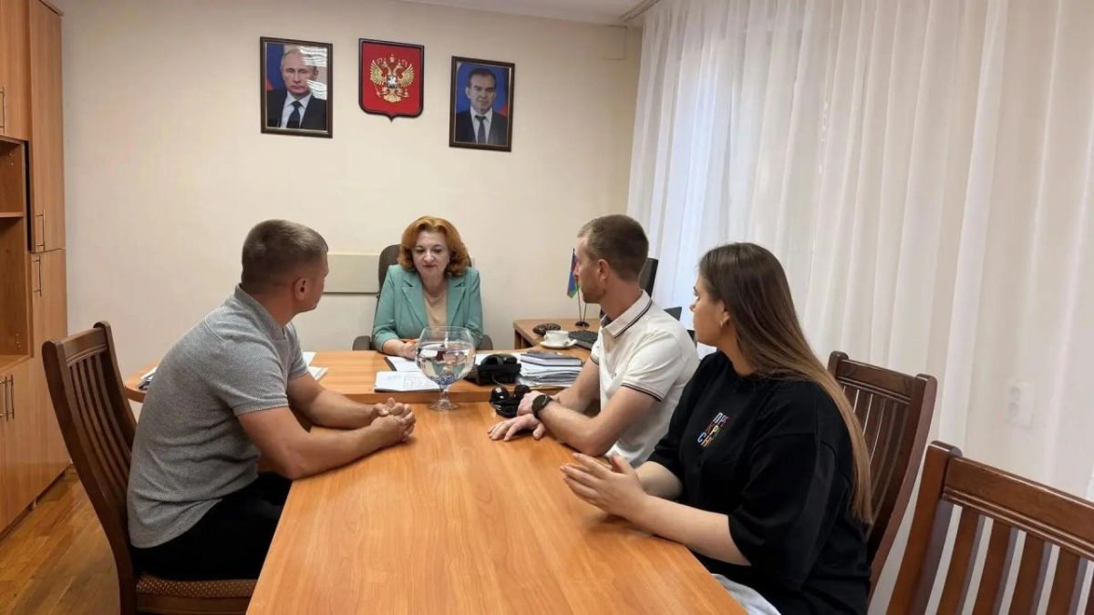 Депутаты Кубани передали гуманитарную помощь размещенным в Краснодарском крае воспитанникам Алешкинского детского дома Депутаты Кубани передали гуманитарную помощь размещенным в Краснодарском крае воспитанникам Алешкинского детского дома