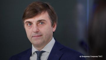Для школьников появятся единые государственные учебники по физике базового и углубленного уровней, сообщил Кравцов