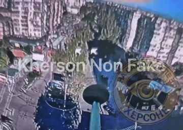 С самого утра дроны летают над перекрестком Комкова и Стритенской в Жилпоселке в Херсоне