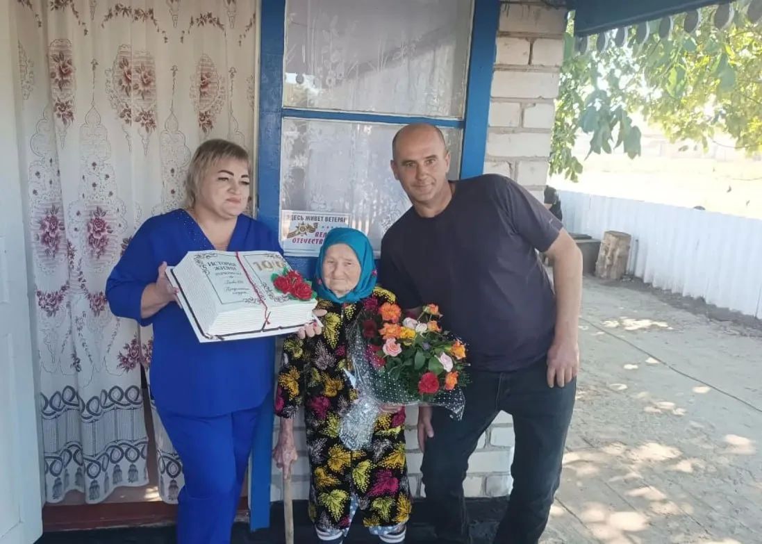 Ветерана Великой Отечественной войны из села Таврия Нину Дудченко поздравили со 100-летним юбилеем Ветерана Великой Отечественной войны из села Таврия Нину Дудченко поздравили со 100-летним юбилеем