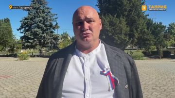 Жители Скадовского округа с самого утра приходят на избирательный участок, чтобы определить будущее своего региона