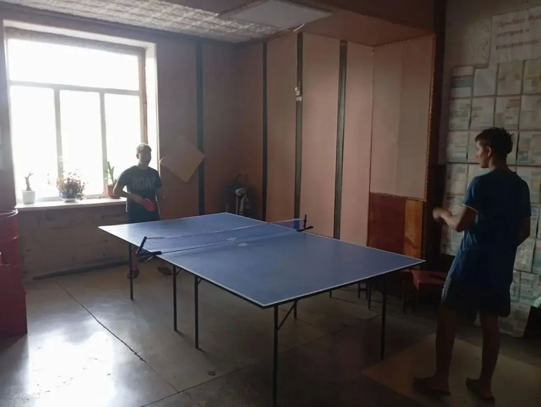 Звон ракеток и отличное настроение: в Доме культуры села Красная Поляна прошла тренировка ребят из физкультурно-оздоровительного клуба «Лидер» Звон ракеток и отличное настроение: в Доме культуры села Красная Поляна прошла тренировка ребят из физкультурно-оздоровительного клуба «Лидер»