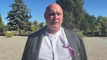 В Лазурном избирательный участок открылся под гимн России