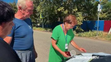 Члены УИК Херсонщины заботятся о каждом