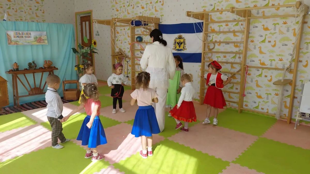 В детском саду «Золотой ключик» села Привольное состоялось праздничное мероприятие, приуроченное ко Дню языков народов Российской Федерации В детском саду «Золотой ключик» села Привольное состоялось праздничное мероприятие, приуроченное ко Дню языков народов Российской Федерации
