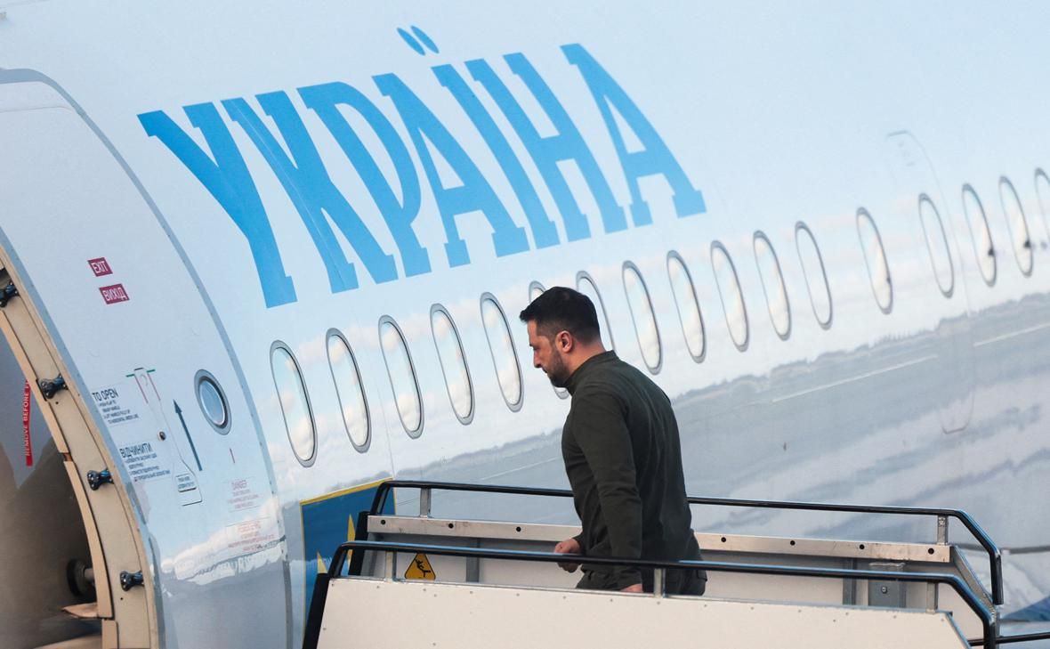 Самолет Владимира Зеленского едва не был сбит дроном при взлете в Молдове, заявил премьер-министр Норвегии Йонас Гар Стуре, сообщает Le Monde
