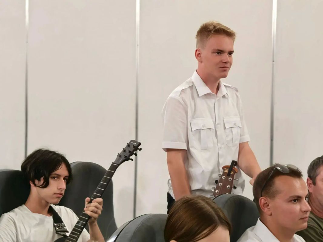Артем Лагойский: Сегодня в Скадовске вместе с председателем Движения Первых Херсонской области Алексеем Лаврентьевым провёл встречу с активистами Артем Лагойский: Сегодня в Скадовске вместе с председателем Движения Первых Херсонской области Алексеем Лаврентьевым провёл встречу с активистами