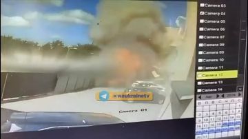 В Киеве вчера прилетело по офису телеканала «Мы-Украина» прямо во время трансляции «телемарафона» Ведущие пропагандисты и разжигатели войны смогли на собственной шкуре убедиться в плодах своей работы
