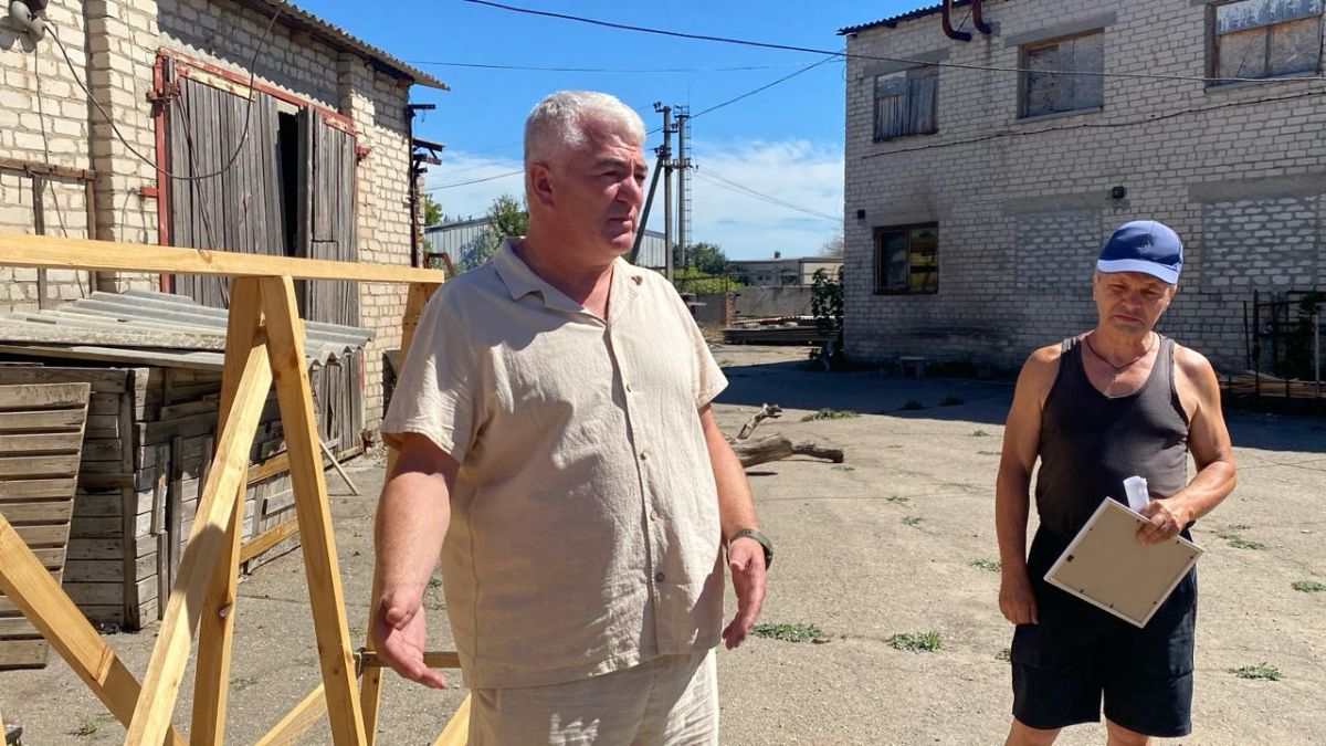 Генический совет ветеранов получил станок для плетения маскировочных сетей Генический совет ветеранов получил станок для плетения маскировочных сетей