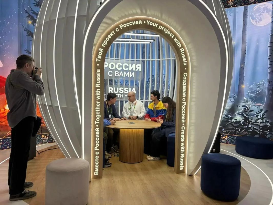 На Международном фестивале молодежи в Екатеринбурге делегация Херсонской области встретилась с представителями Венесуэлы На Международном фестивале молодежи в Екатеринбурге делегация Херсонской области встретилась с представителями Венесуэлы
