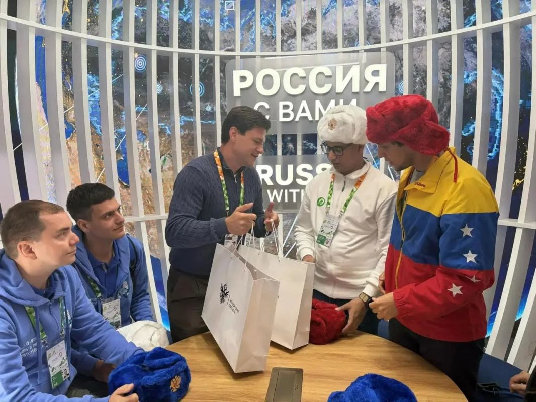 На Международном фестивале молодежи в Екатеринбурге делегация Херсонской области встретилась с представителями Венесуэлы На Международном фестивале молодежи в Екатеринбурге делегация Херсонской области встретилась с представителями Венесуэлы