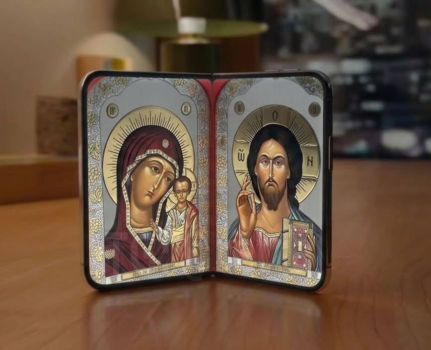 В интернете по достоинству оценили дизайн складного iPhone Ultra и уже придумали массу удобных сценариев его использования В интернете по достоинству оценили дизайн складного iPhone Ultra и уже придумали массу удобных сценариев его использования