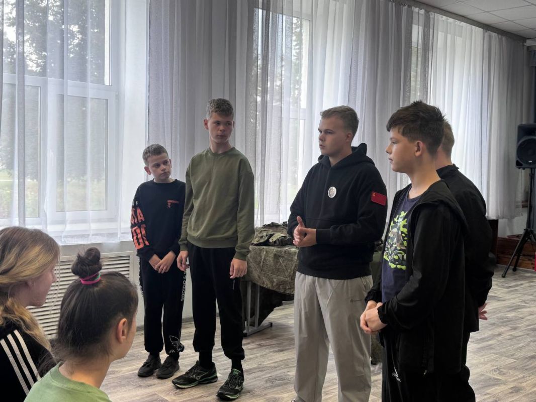 В рамках проекта «Школа защитников Родины», наша команда активистов, волонтеров и комсомольцев посетили детский дом «Орбита» В рамках проекта «Школа защитников Родины», наша команда активистов, волонтеров и комсомольцев посетили детский дом «Орбита»