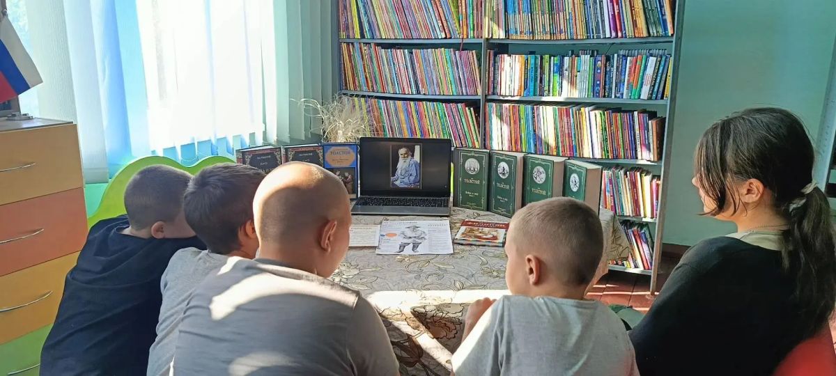 В Красноподольской библиотеке прошло мероприятие «Книжный мир Льва Толстого», приуроченное ко дню рождения великого русского писателя В Красноподольской библиотеке прошло мероприятие «Книжный мир Льва Толстого», приуроченное ко дню рождения великого русского писателя