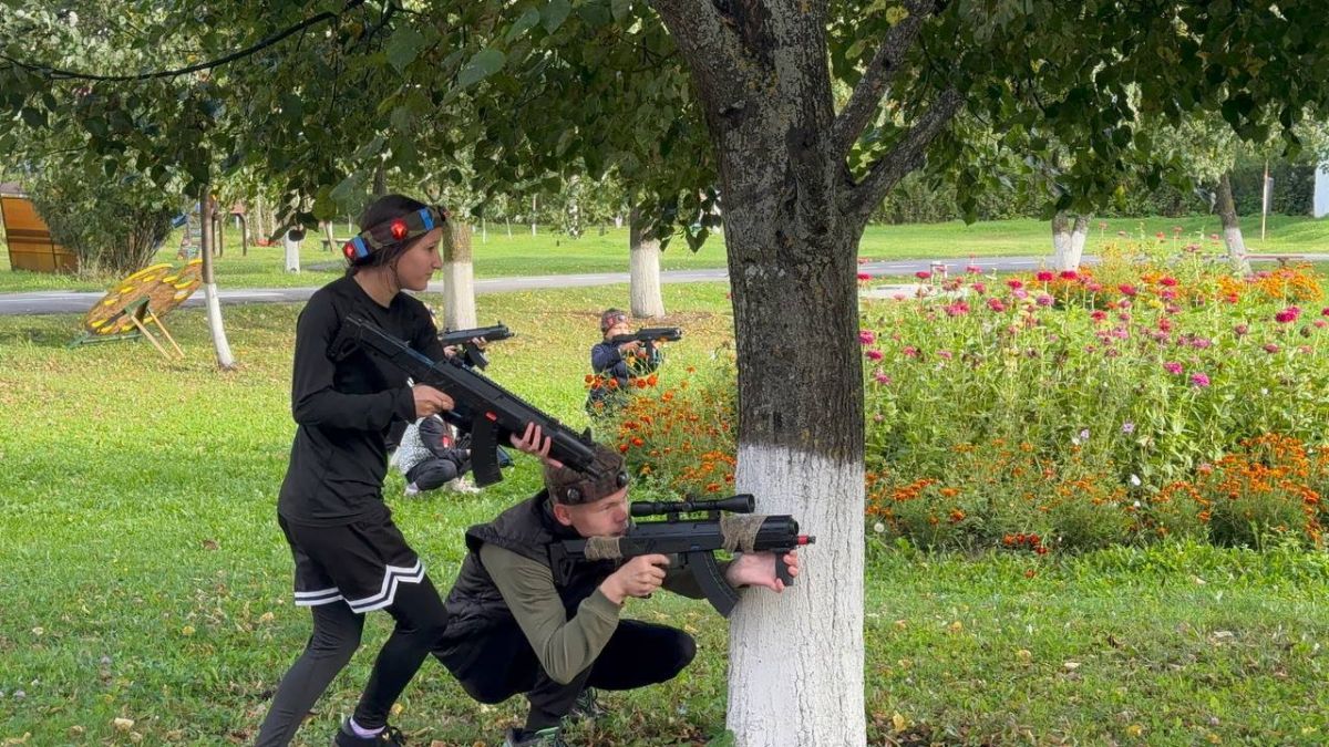 В рамках проекта «Школа защитников Родины», наша команда активистов, волонтеров и комсомольцев посетили детский дом «Орбита» В рамках проекта «Школа защитников Родины», наша команда активистов, волонтеров и комсомольцев посетили детский дом «Орбита»