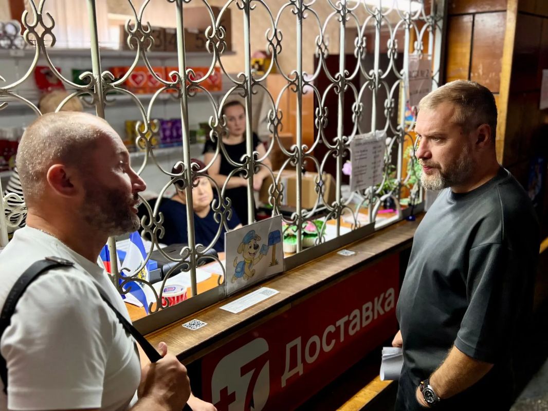 Никита Бородин проверил связь и работу соцобъектов в Каховке и Новой Каховке Никита Бородин проверил связь и работу соцобъектов в Каховке и Новой Каховке