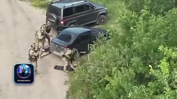 ФСБ совместно с МВД и Росгвардией пресекла деятельность 111 человек, причастных к незаконному обороту оружия, в 43 регионах России