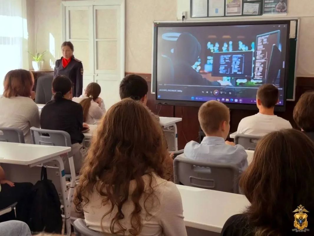 Полицейские провели встречу со школьниками Генического округа, посвященную противодействию терроризму и экстремизму Полицейские провели встречу со школьниками Генического округа, посвященную противодействию терроризму и экстремизму