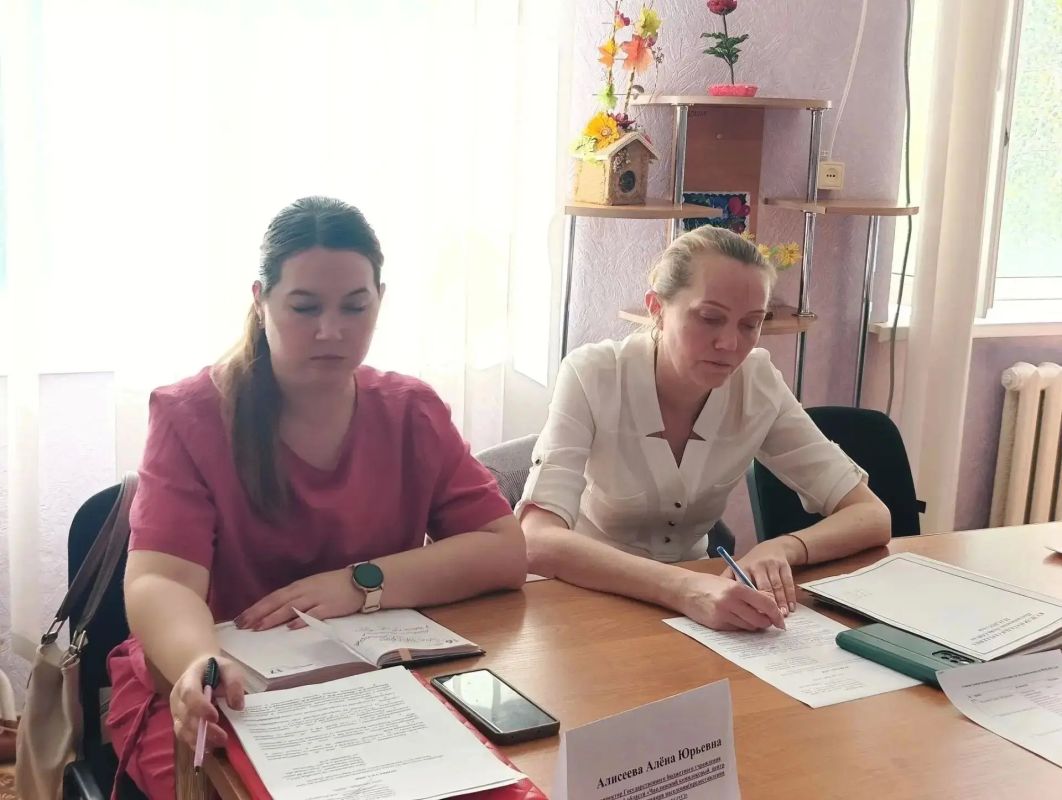 В Чаплинском МО состоялось очередное заседание Комиссии по делам несовершеннолетних и защите их прав (КДН и ЗП) В Чаплинском МО состоялось очередное заседание Комиссии по делам несовершеннолетних и защите их прав (КДН и ЗП)