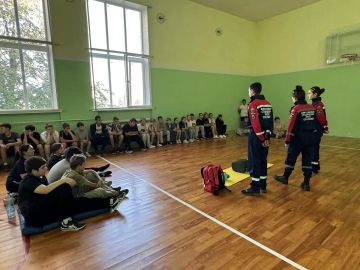 Мастер-класс от Всероссийского студенческого корпуса спасателей в Приморской школе
