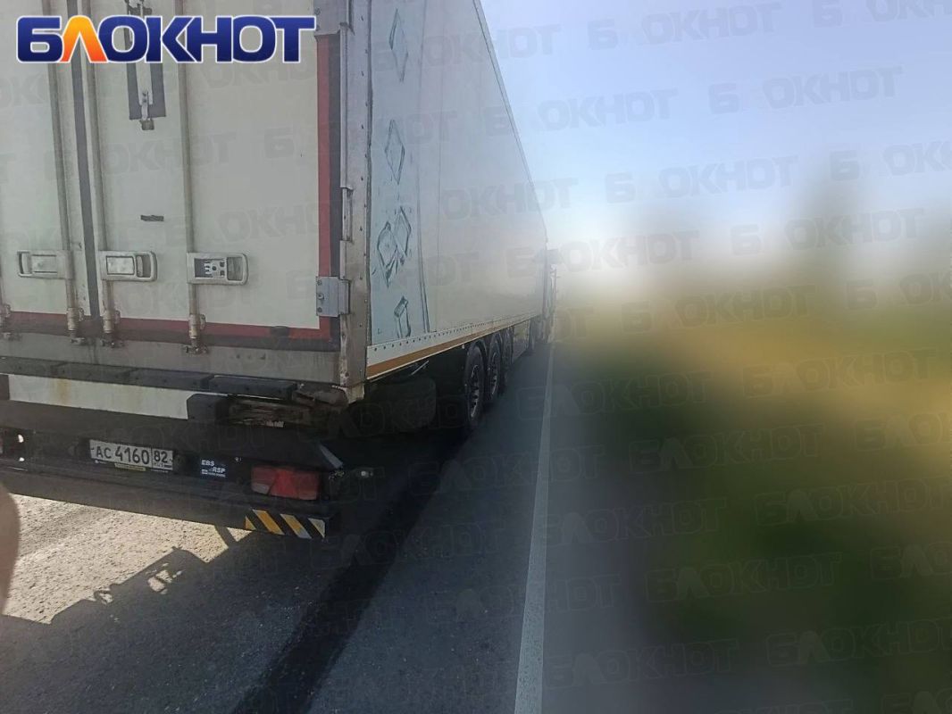 Украинские боевики ударили по машине с продуктами под Каланчаком Украинские боевики ударили по машине с продуктами под Каланчаком