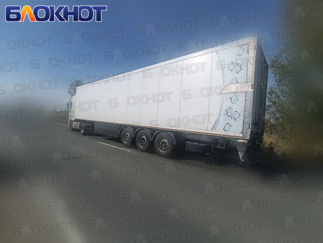 Украинские боевики ударили по машине с продуктами под Каланчаком Украинские боевики ударили по машине с продуктами под Каланчаком