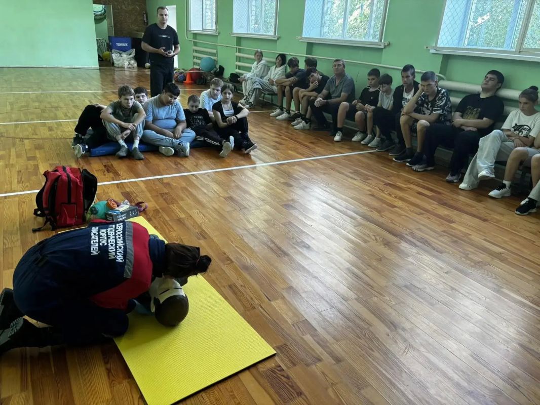Добровольцы Херсонского РО ВСКС студенческого спасательного отряда «Рысь» Херсонского государственного педагогического университета провели для учащихся Приморской школы увлекательный мастер-класс, на котором вместе с... Добровольцы Херсонского РО ВСКС студенческого спасательного отряда «Рысь» Херсонского государственного педагогического университета провели для учащихся Приморской школы увлекательный мастер-класс, на котором вместе с...