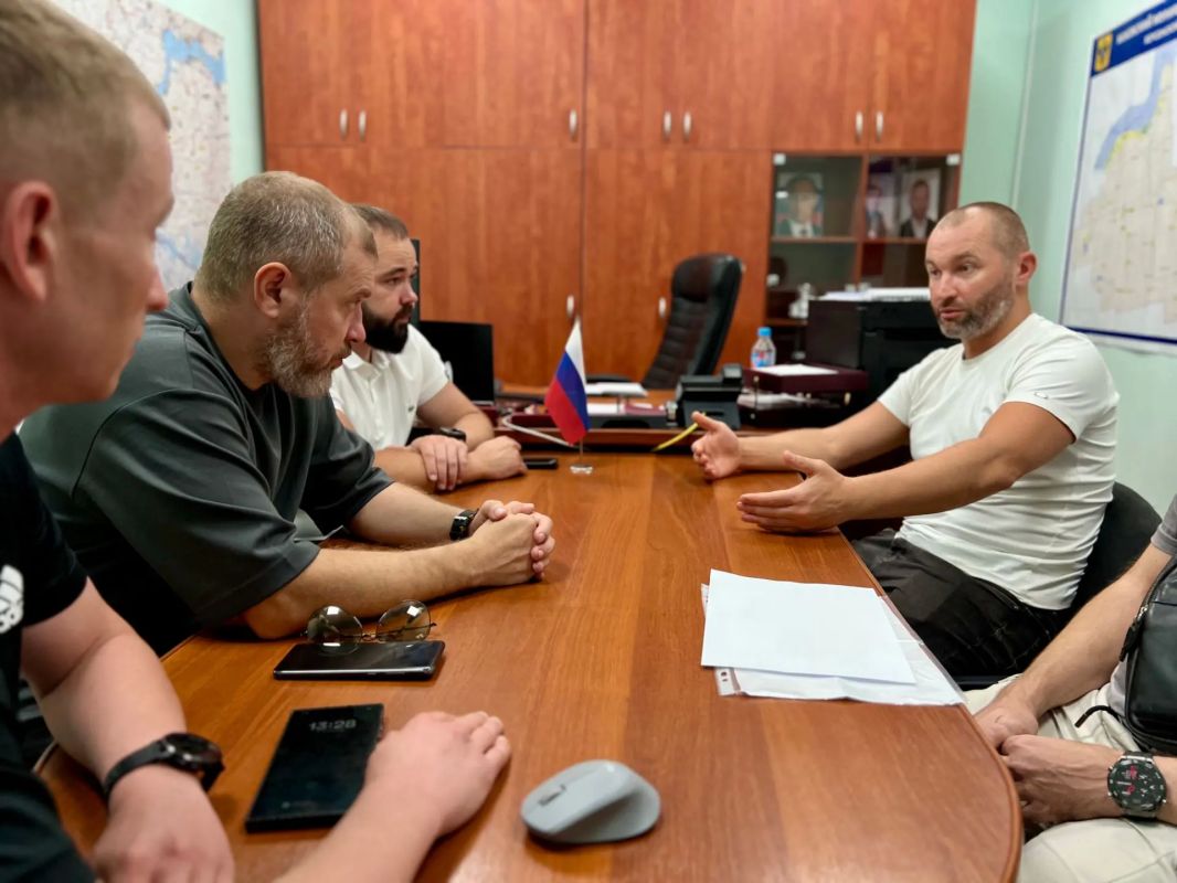 Никита Бородин проверил связь и работу соцобъектов в Каховке и Новой Каховке Никита Бородин проверил связь и работу соцобъектов в Каховке и Новой Каховке
