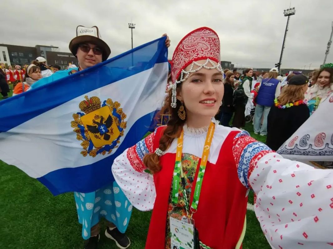 «Ритм сердца» в Екатеринбурге Наша херсонская молодежь приняла участие в ежегодном молодежном шествии. Эта добрая традиция в этом году на Международном фестивале молодёжи-2026 объединила около 10 тысяч человек, в числе... «Ритм сердца» в Екатеринбурге Наша херсонская молодежь приняла участие в ежегодном молодежном шествии. Эта добрая традиция в этом году на Международном фестивале молодёжи-2026 объединила около 10 тысяч человек, в числе...