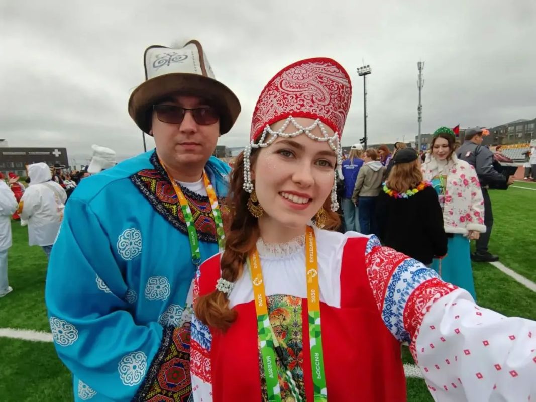 «Ритм сердца» в Екатеринбурге Наша херсонская молодежь приняла участие в ежегодном молодежном шествии. Эта добрая традиция в этом году на Международном фестивале молодёжи-2026 объединила около 10 тысяч человек, в числе... «Ритм сердца» в Екатеринбурге Наша херсонская молодежь приняла участие в ежегодном молодежном шествии. Эта добрая традиция в этом году на Международном фестивале молодёжи-2026 объединила около 10 тысяч человек, в числе...
