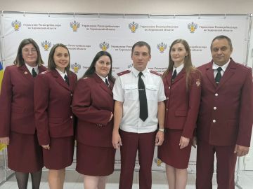 Сегодня, 15 сентября, в День федерального государственного санитарно-эпидемиологического надзора в Управлении Роспотребнадзора по Херсонской области состоялось торжественное награждение сотрудников