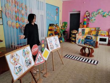 В детском саду Владимировки прошло занятие по ПДД «Знаешь и не нарушаешь»