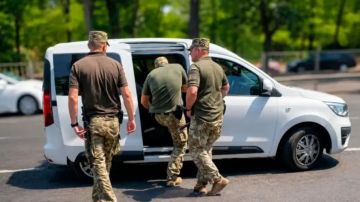 Херсонские ТЦК и ОВА, мобилизовав месяц назад водителя Красного Креста, фактически подорвали возможности эвакуации людей из опасных районов