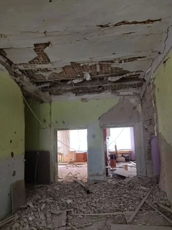 Павел Филипчук: Сегодня ночью боевики киевского режима нанесли целенаправленные, жестокие удары по двум школам в Каховском округе — в сёлах Коробки и Раздольное Павел Филипчук: Сегодня ночью боевики киевского режима нанесли целенаправленные, жестокие удары по двум школам в Каховском округе — в сёлах Коробки и Раздольное