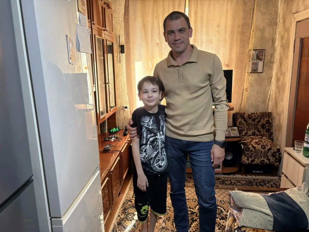 Рамиль Замалетдинов: Сегодня в рамках работы в Новотроицком округе навестил своего юного друга Колю Рамиль Замалетдинов: Сегодня в рамках работы в Новотроицком округе навестил своего юного друга Колю