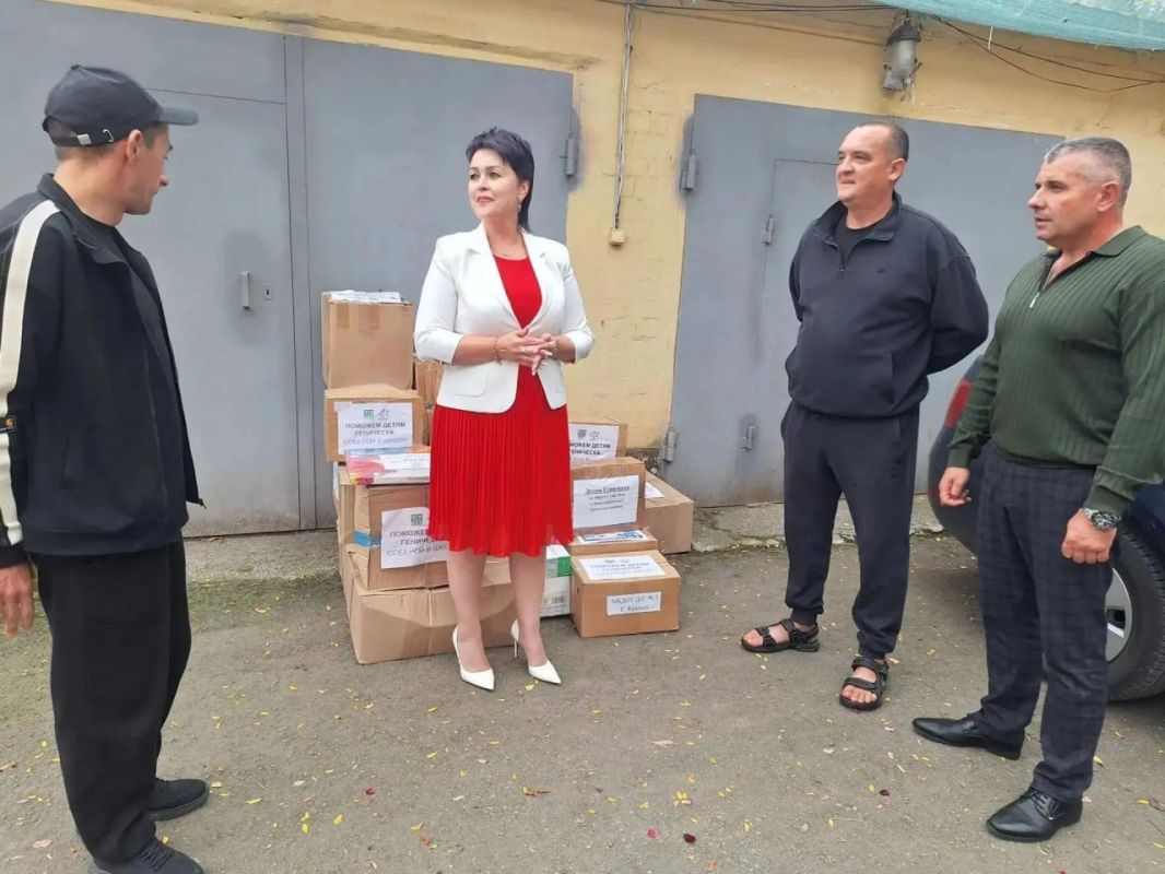 Казаки доставили в Геническ помощь от жителей Кубани Казаки доставили в Геническ помощь от жителей Кубани