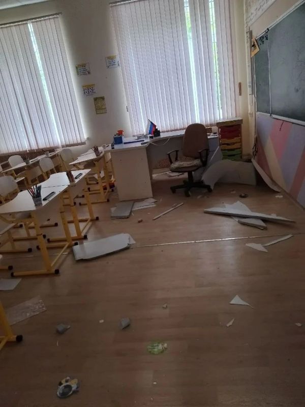 Павел Филипчук: Сегодня ночью боевики киевского режима нанесли целенаправленные, жестокие удары по двум школам в Каховском округе — в сёлах Коробки и Раздольное Павел Филипчук: Сегодня ночью боевики киевского режима нанесли целенаправленные, жестокие удары по двум школам в Каховском округе — в сёлах Коробки и Раздольное