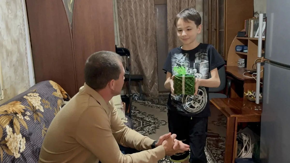 Рамиль Замалетдинов: Сегодня в рамках работы в Новотроицком округе навестил своего юного друга Колю Рамиль Замалетдинов: Сегодня в рамках работы в Новотроицком округе навестил своего юного друга Колю