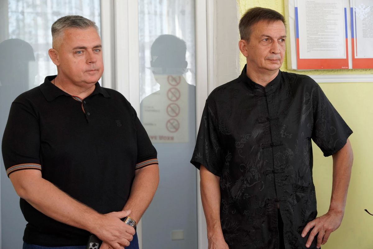 Павел Шувалкин обсудил модернизацию Дома культуры в Верхних Серогозах Павел Шувалкин обсудил модернизацию Дома культуры в Верхних Серогозах