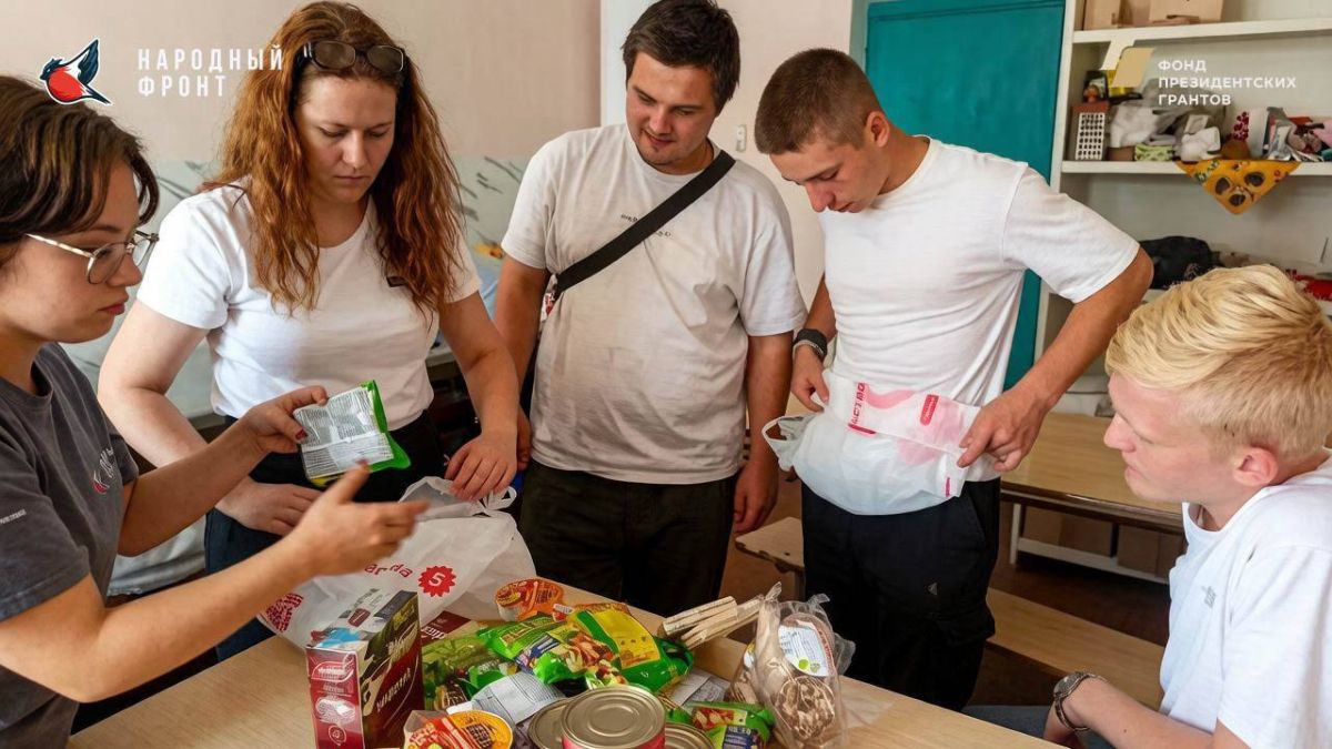 Активисты Молодёжки НФ передали студентам ГБПОУ ХО «Генический строительный колледж», проживающим в общежитии, продуктовые наборы с необходимой гуманитарной помощью Активисты Молодёжки НФ передали студентам ГБПОУ ХО «Генический строительный колледж», проживающим в общежитии, продуктовые наборы с необходимой гуманитарной помощью