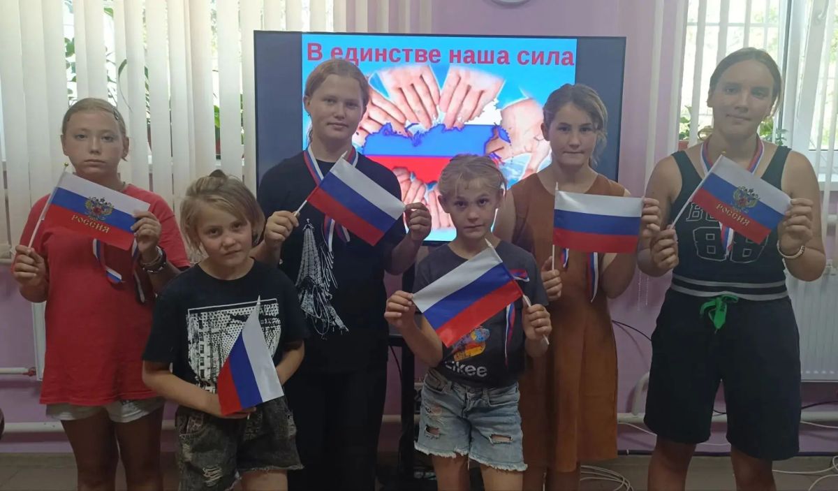 В Богдановском сельском клубе состоялся патриотический час «Вместе мы — сила»