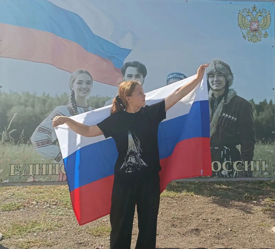 В Богдановском сельском клубе состоялся патриотический час «Вместе мы — сила» В Богдановском сельском клубе состоялся патриотический час «Вместе мы — сила»