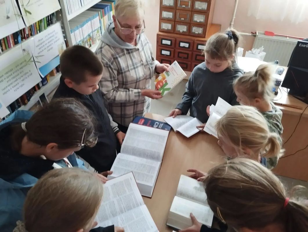 В Богдановской сельской библиотеке прошёл познавательный час «Язык — живая душа народа» В Богдановской сельской библиотеке прошёл познавательный час «Язык — живая душа народа»