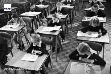 #архив_ТАСС_Урал+ . Школьники в читальном зале Новотроицкой библиотеки